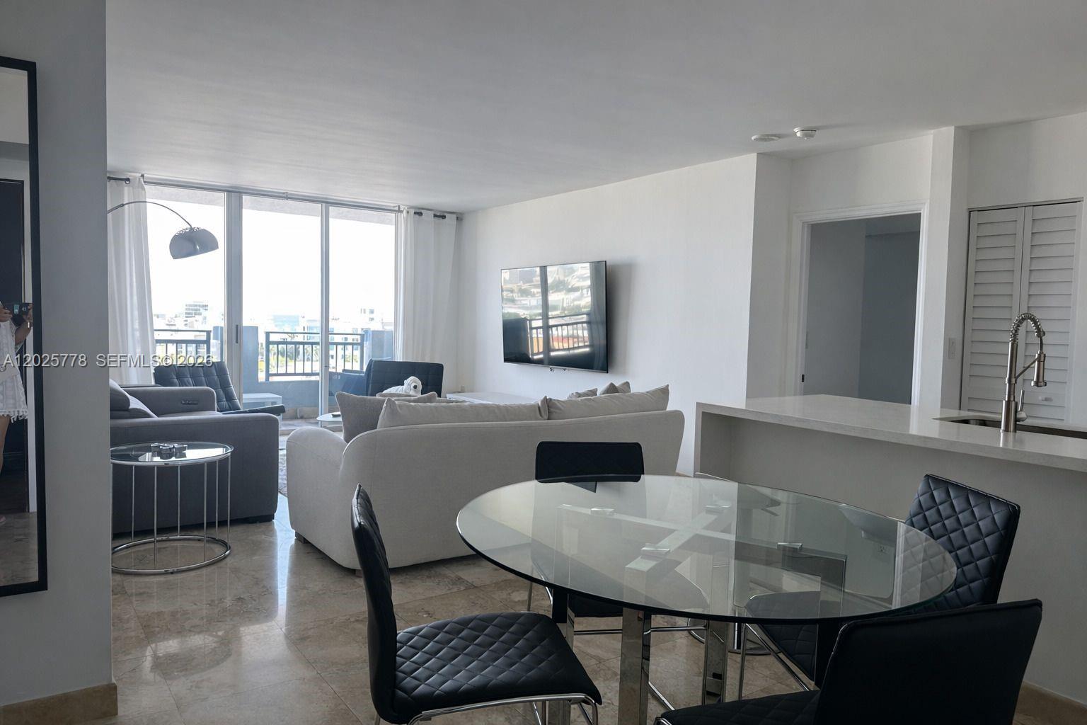90 Alton Road, Unit 1009 Miami Beach, FL 33139 - Photo 4 of 20