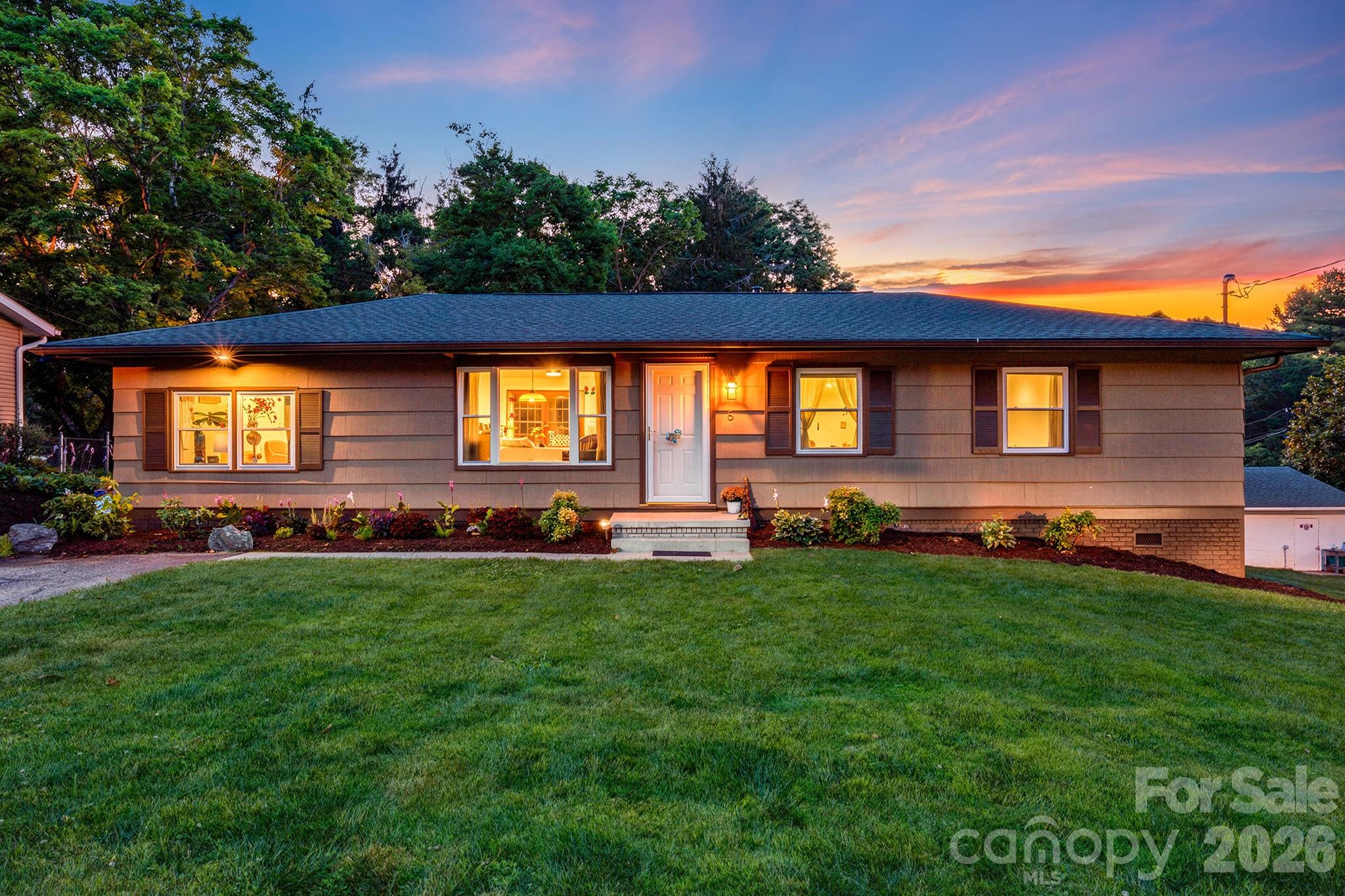 5 Hillview Road Asheville, NC 28805 - Photo 1 of 46