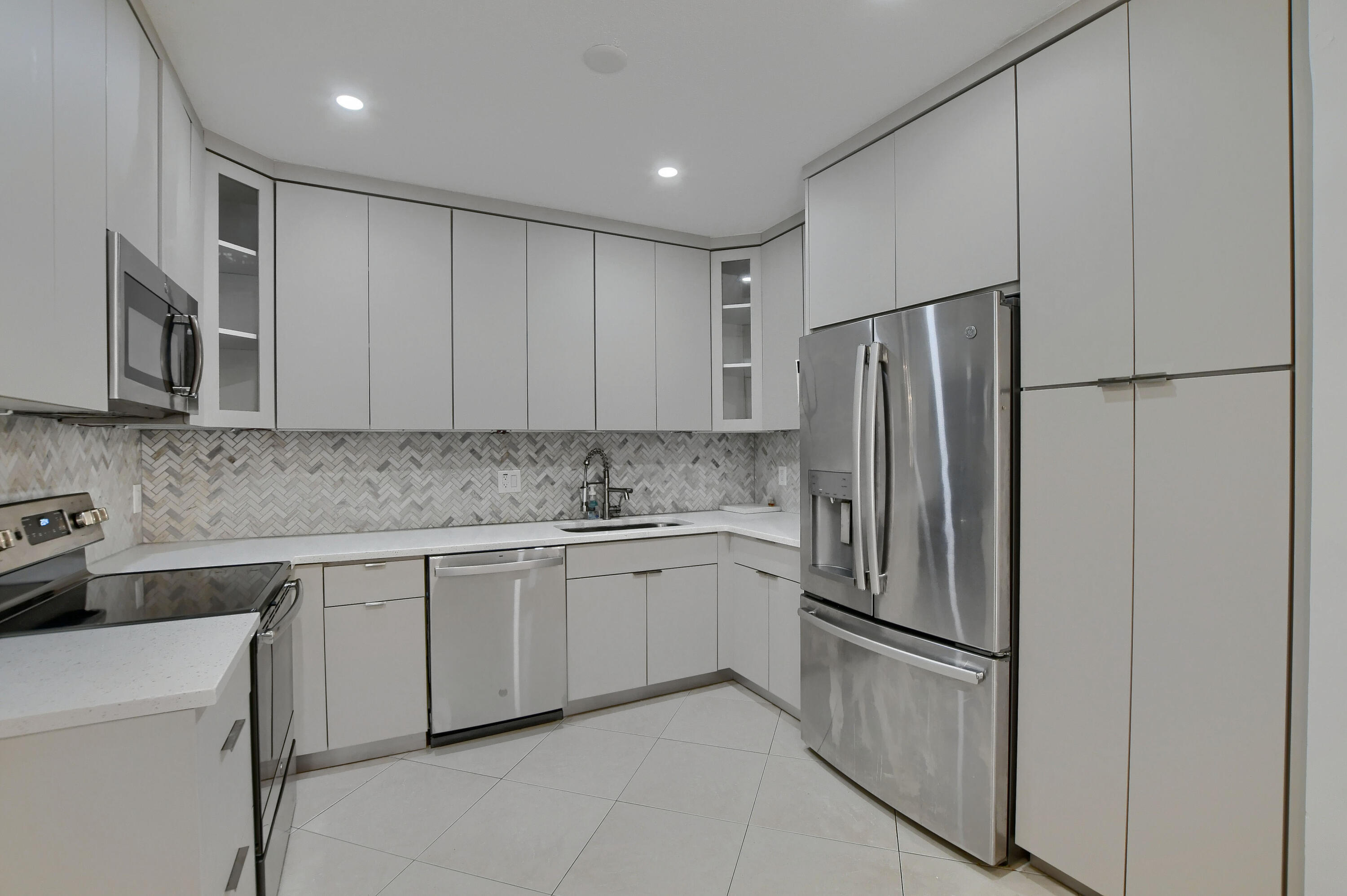 23061 Aqua View, Unit 6 Boca Raton, FL 33433 - Photo 5 of 29 20220802013726881046000000-o