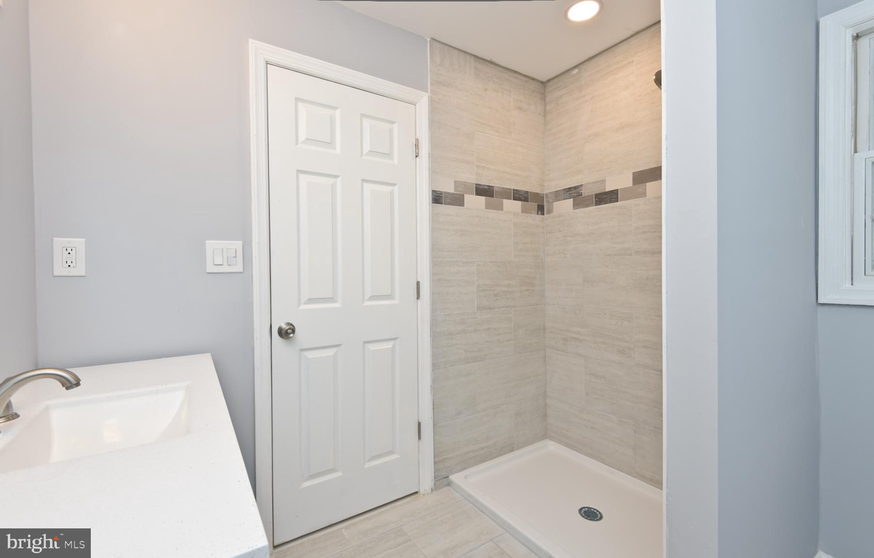 71 Carter Road Lawrence Township, NJ 08648 - Photo 18 of 33 a bathroom with a tub