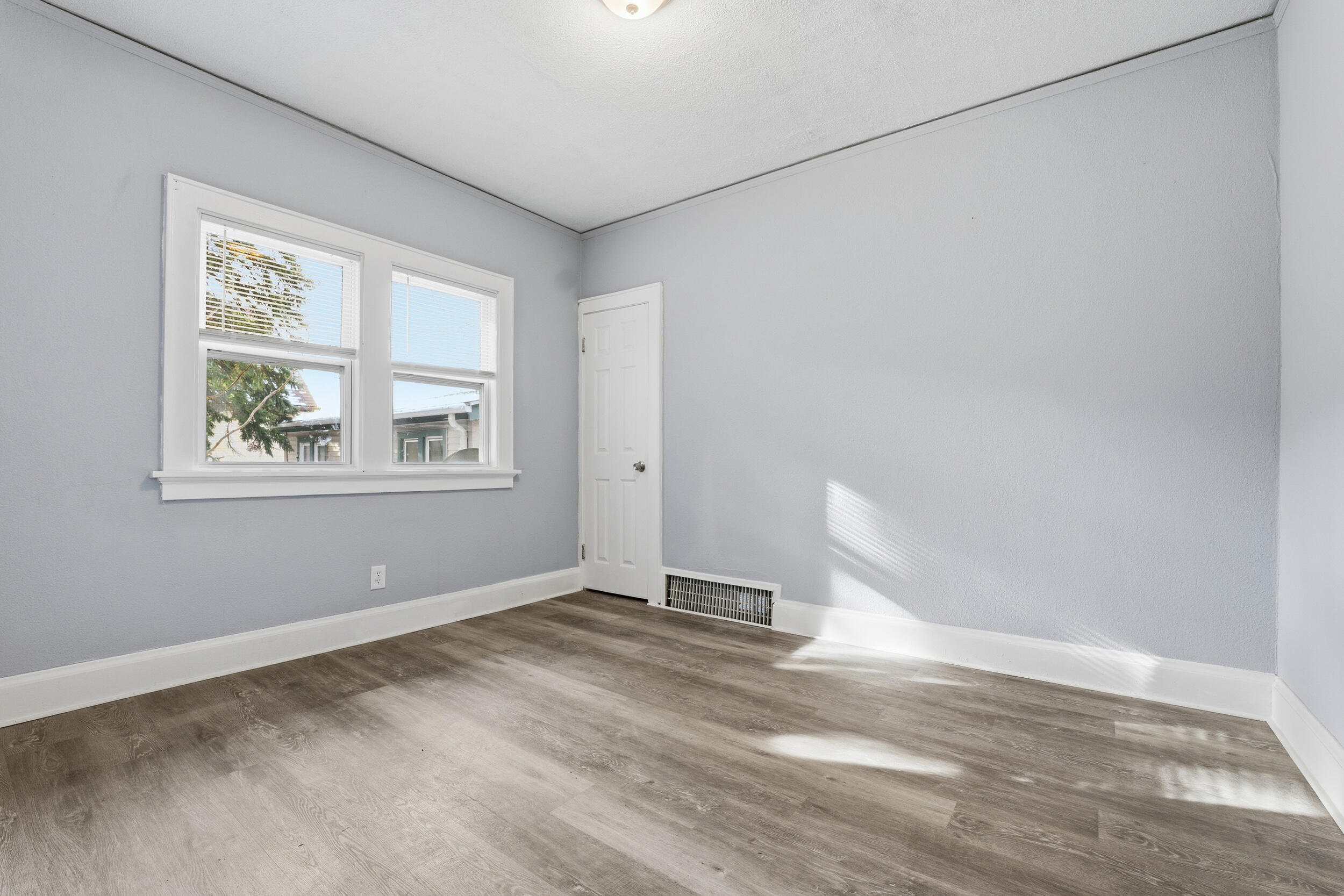 2875 North 50th Street, Unit 2877 Milwaukee, WI 53210 - Photo 18 of 33 Upper Unit