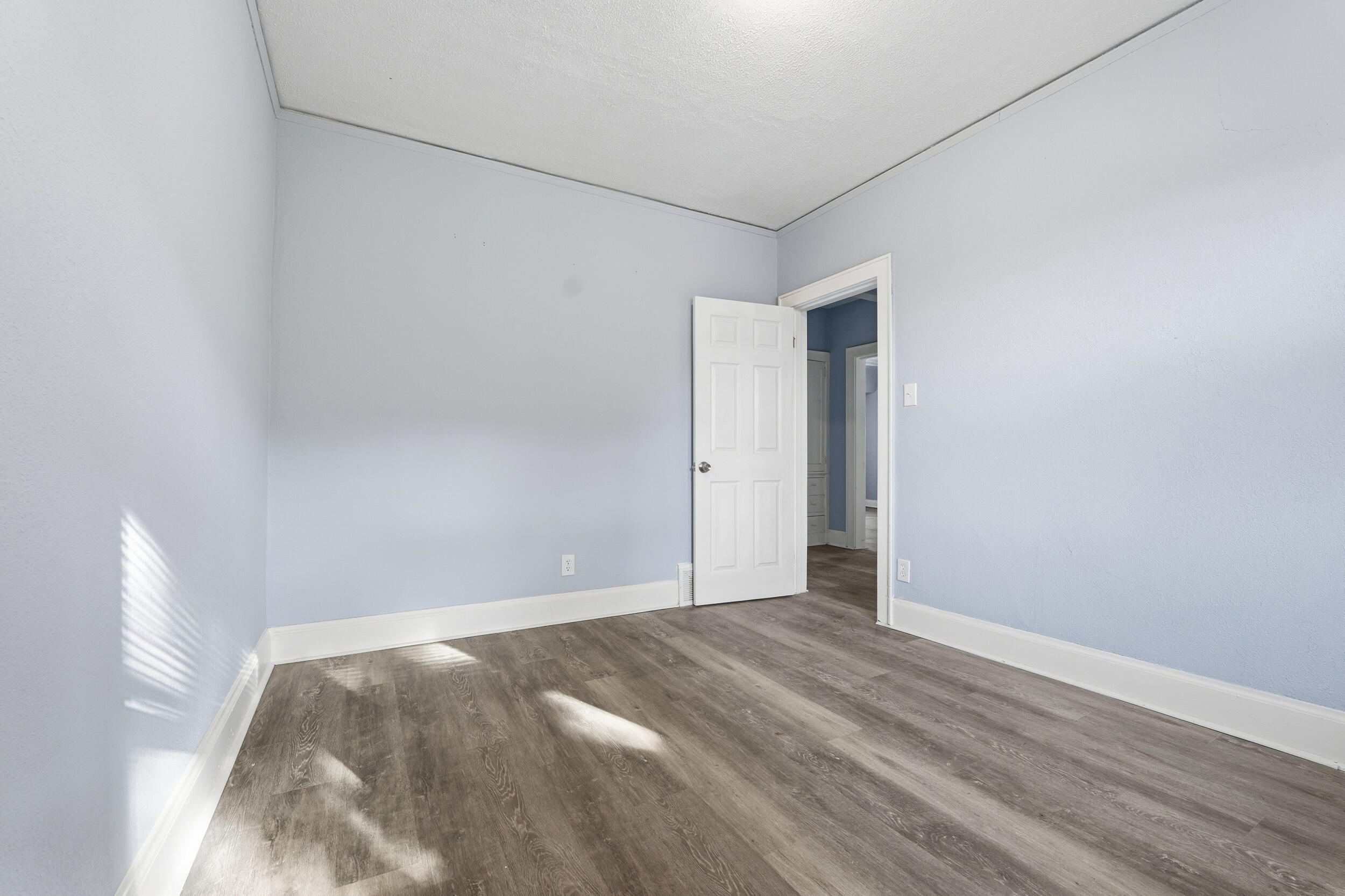 2875 North 50th Street, Unit 2877 Milwaukee, WI 53210 - Photo 19 of 33 Upper Unit