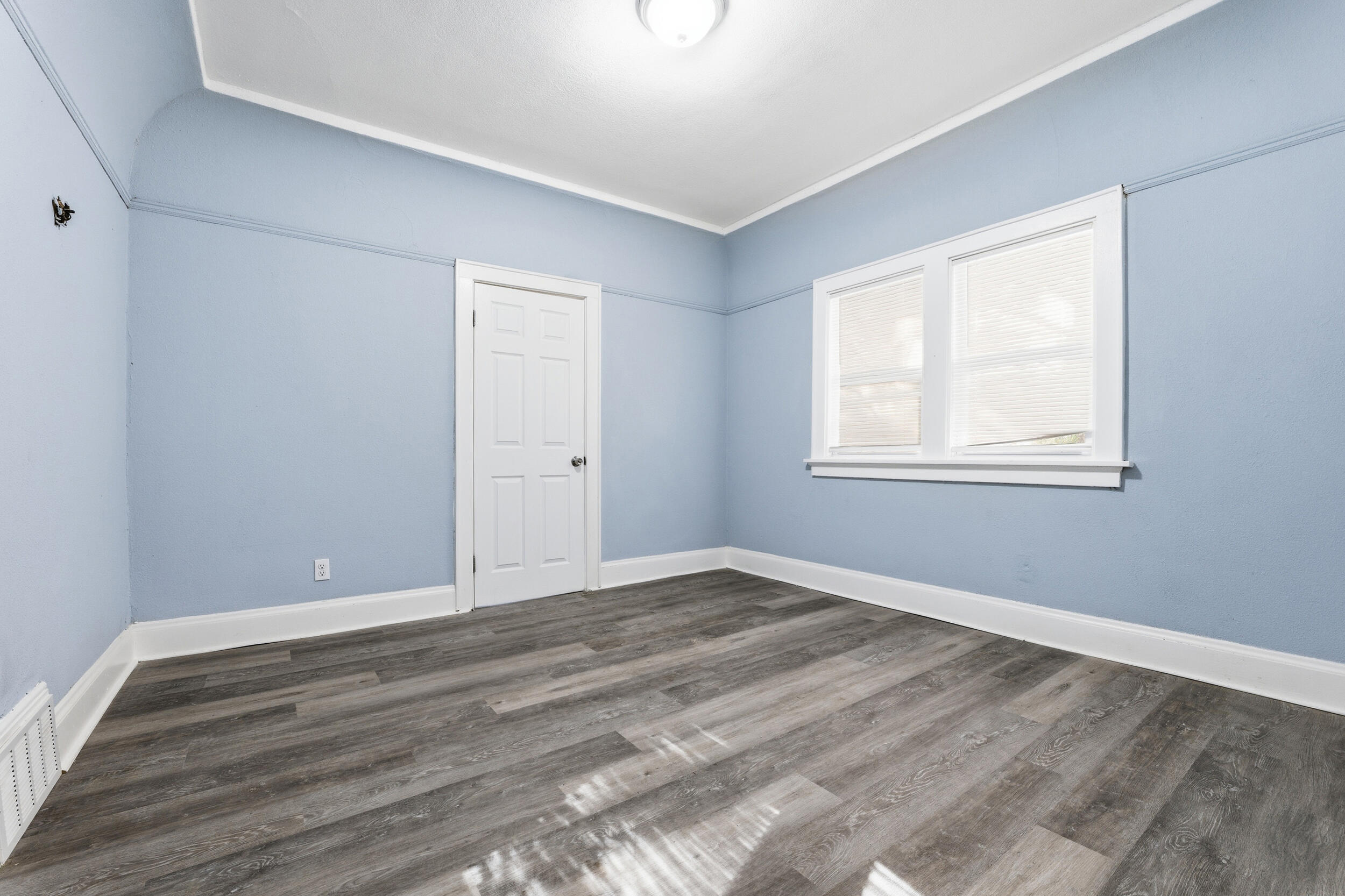 2875 North 50th Street, Unit 2877 Milwaukee, WI 53210 - Photo 21 of 33 Upper Unit