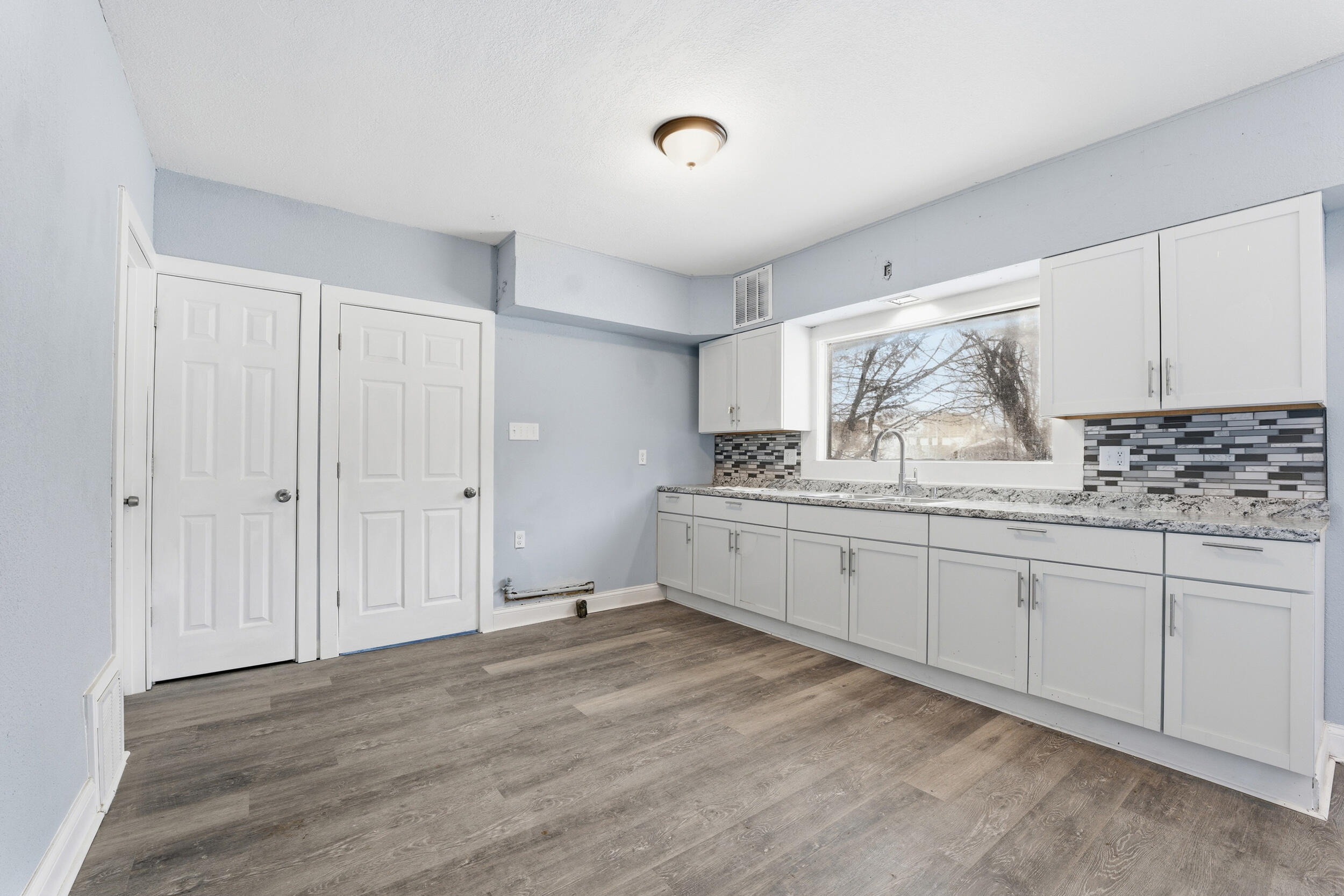 2875 North 50th Street, Unit 2877 Milwaukee, WI 53210 - Photo 5 of 33 Lower Unit