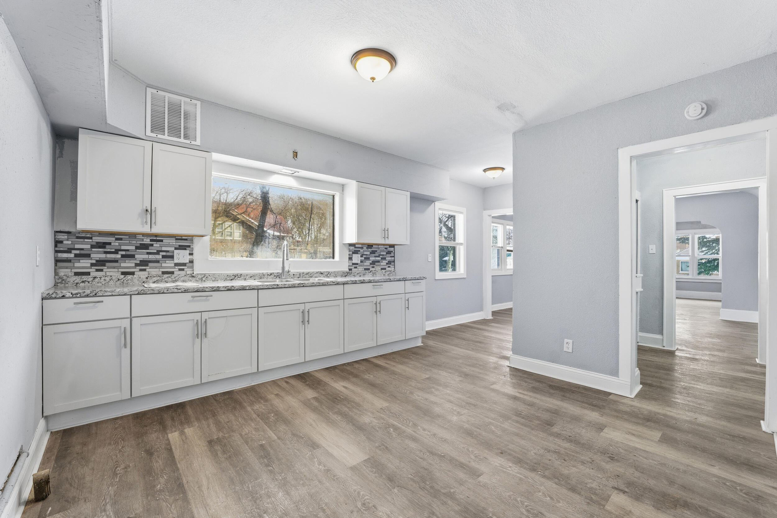 2875 North 50th Street, Unit 2877 Milwaukee, WI 53210 - Photo 7 of 33 Lower Unit