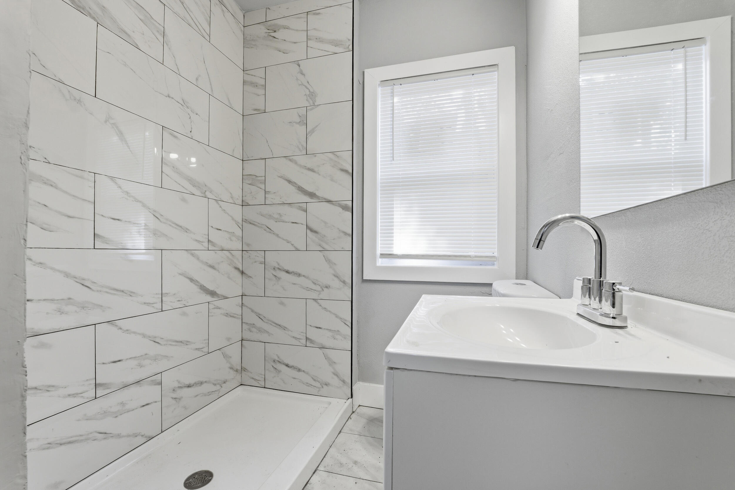 2875 North 50th Street, Unit 2877 Milwaukee, WI 53210 - Photo 9 of 33 Lower Unit