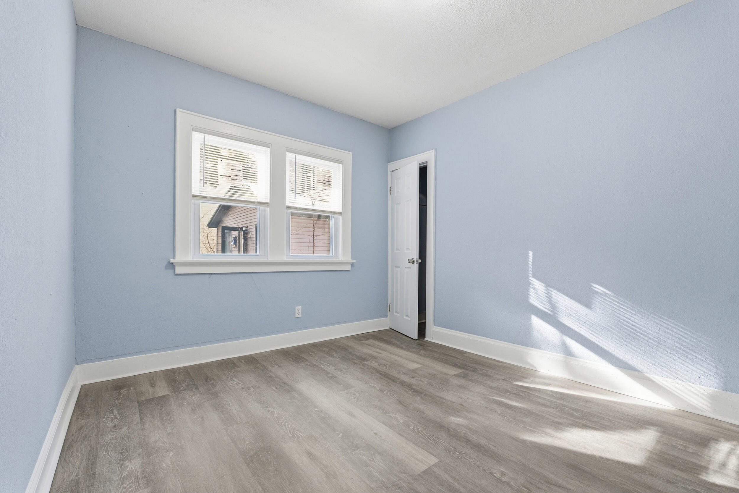 2875 North 50th Street, Unit 2877 Milwaukee, WI 53210 - Photo 10 of 33 Lower Unit