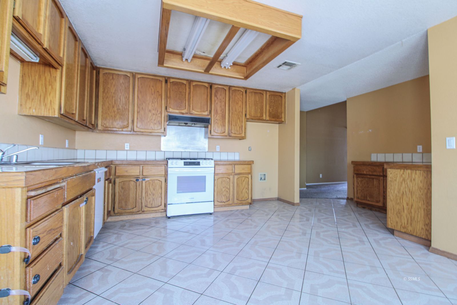 925 West Tamarisk Avenue Ridgecrest, CA 93555 - Photo 11 of 37