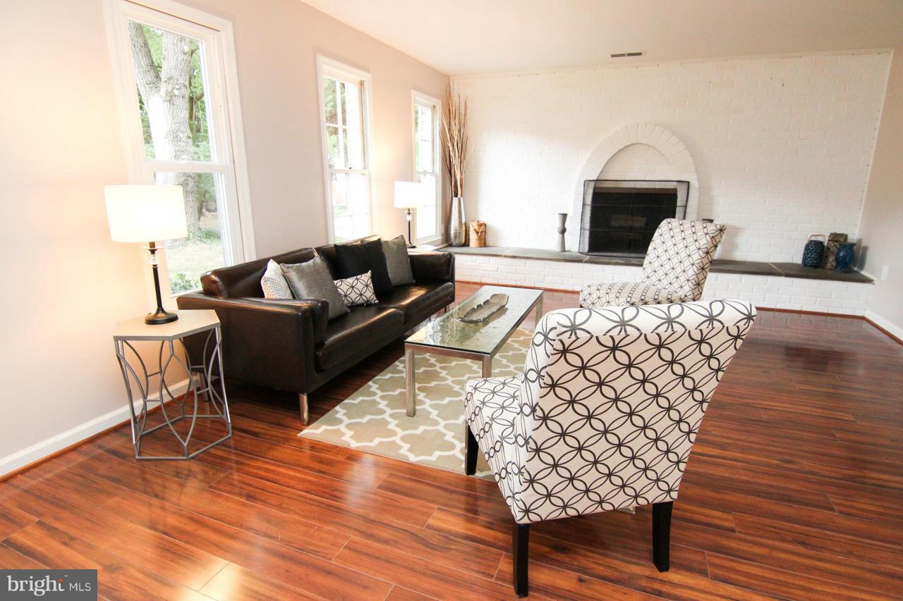 1536 Winding Waye Lane Silver Spring, MD 20902 - Photo 13 of 28 Family Room