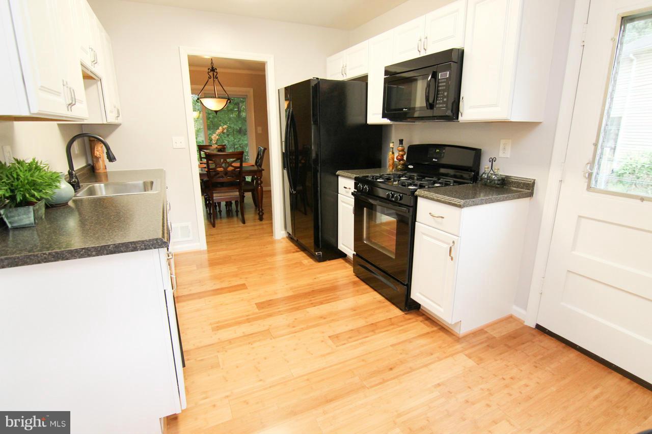 1536 Winding Waye Lane Silver Spring, MD 20902 - Photo 9 of 28 Kitchen