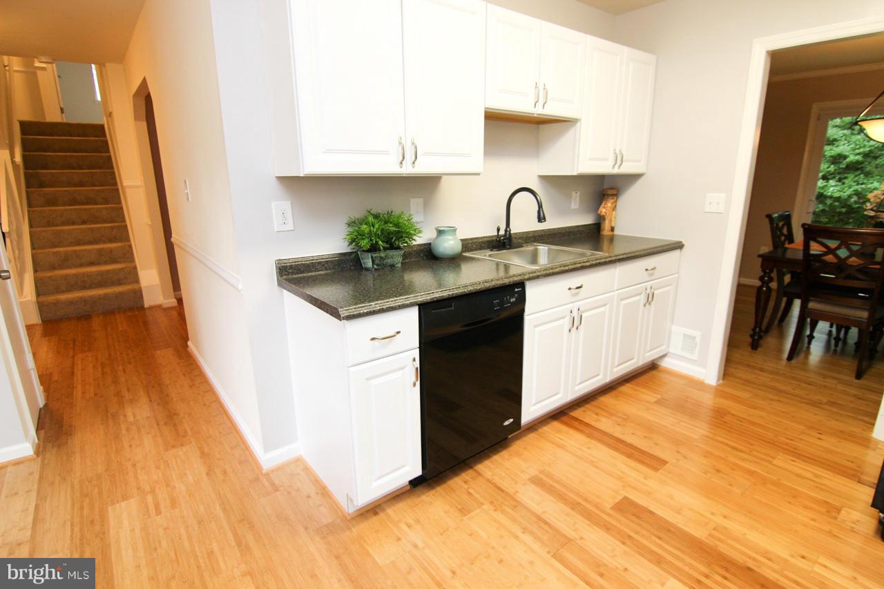 1536 Winding Waye Lane Silver Spring, MD 20902 - Photo 10 of 28 Kitchen