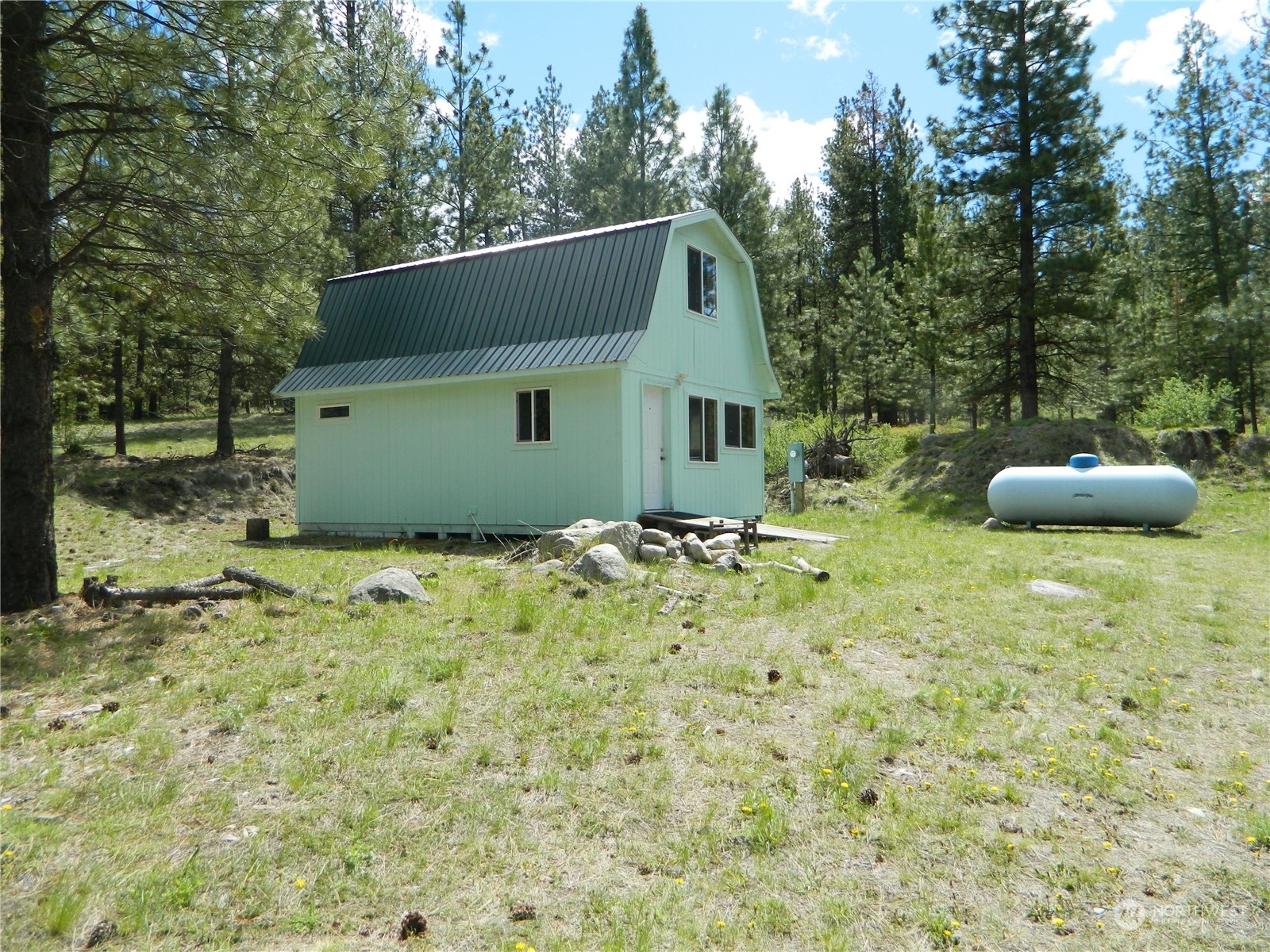 210 Main Road Tonasket, WA 98855 - Photo 4 of 39 a backyard of a house with lots of green space