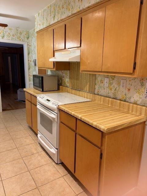 1777 Rosalind Drive Northeast Atlanta, GA 30329 - Photo 6 of 29 a utility room with washer and dryer