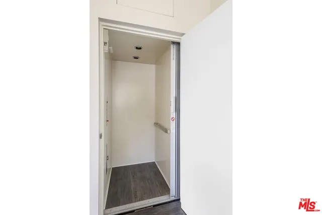 a view of utility room