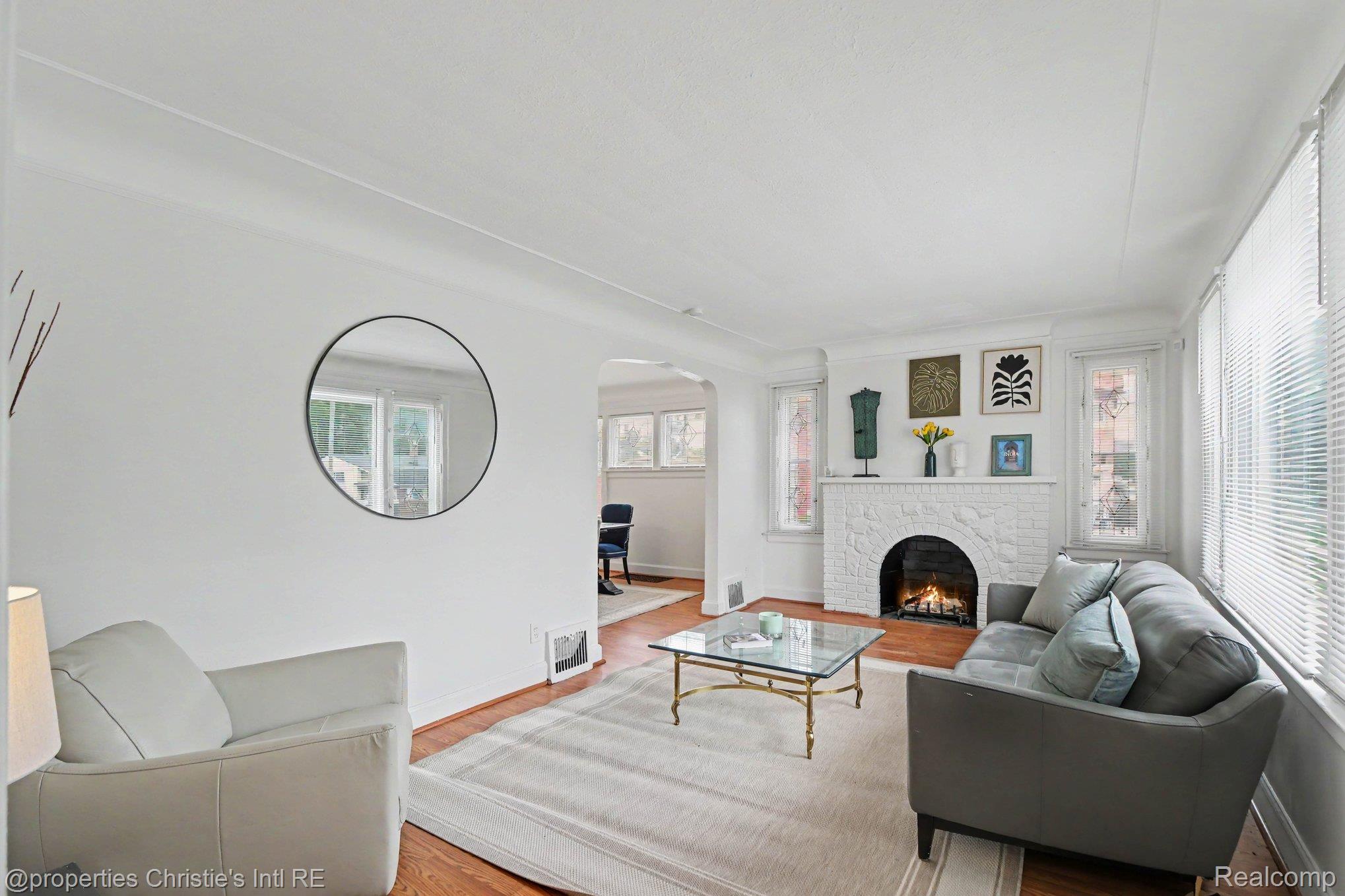 18315 Prairie Street Detroit, MI 48221 - Photo 2 of 16 Living room