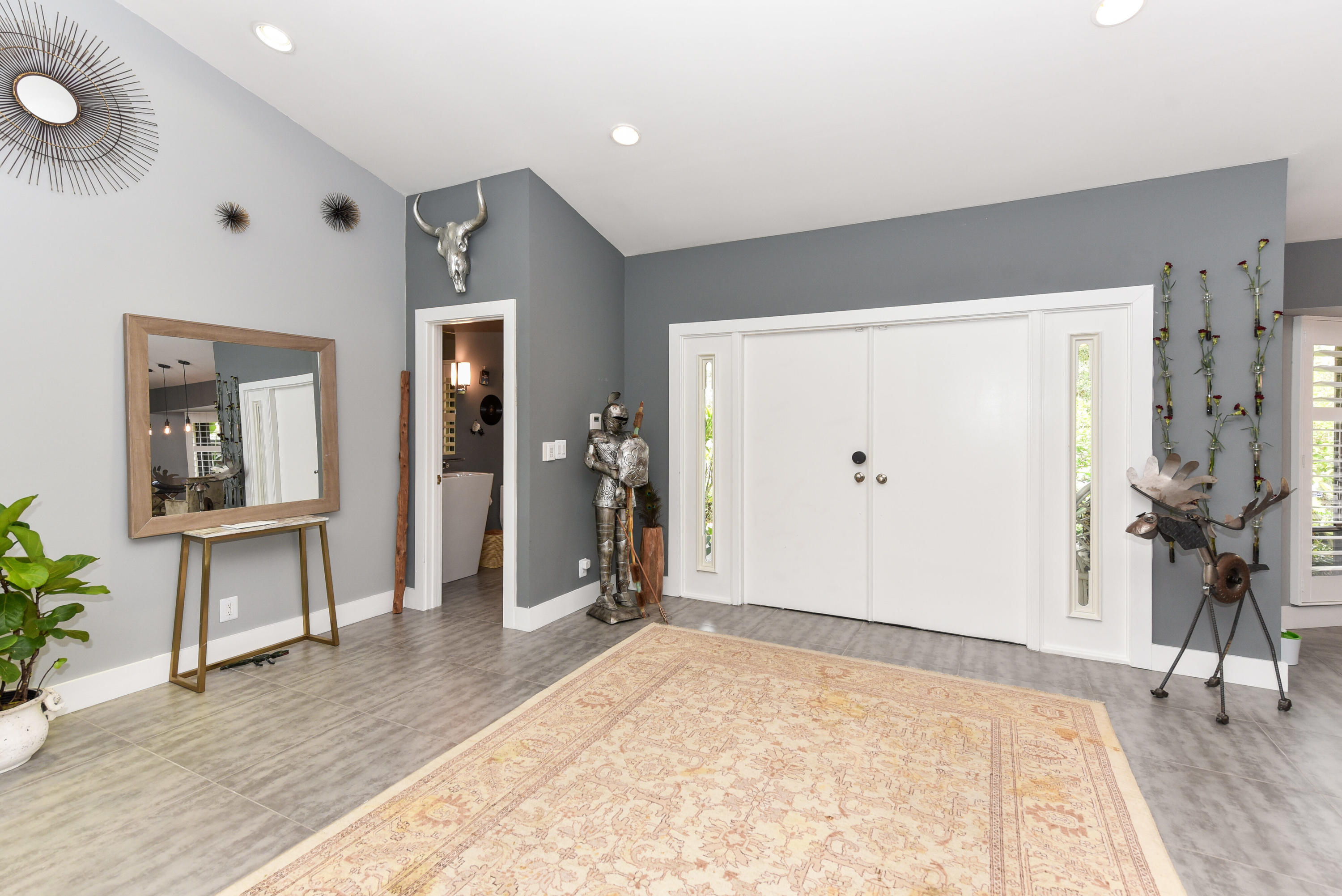 Front entrance to Living room