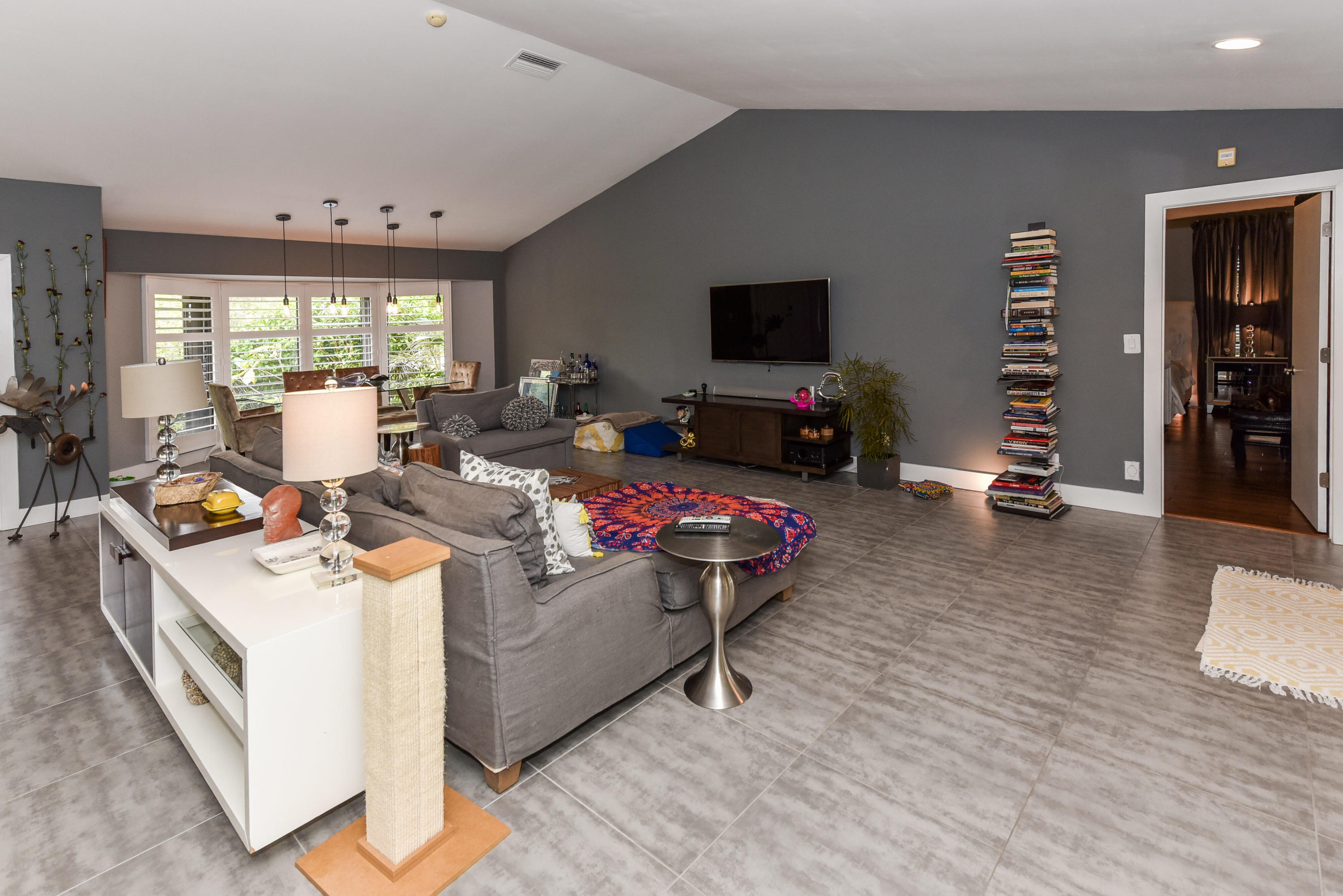 7680 Estrella Circle Boca Raton, FL 33433 - Photo 9 of 51 Living room