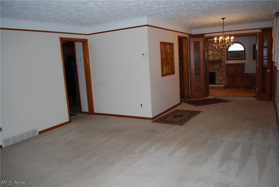 7320 Oakwood Road Parma, OH 44130 - Photo 12 of 24