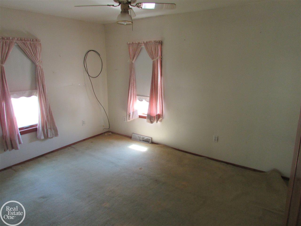 6691 Jeddo Road Jeddo, MI 48032 - Photo 5 of 28 31303348-4.JPG