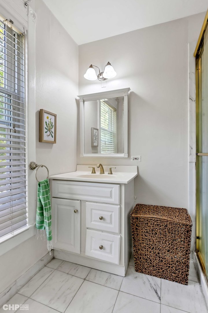 936 Spruce Street Winnetka, IL 60093 - Photo 15 of 38 a bathroom with a sink and a mirror