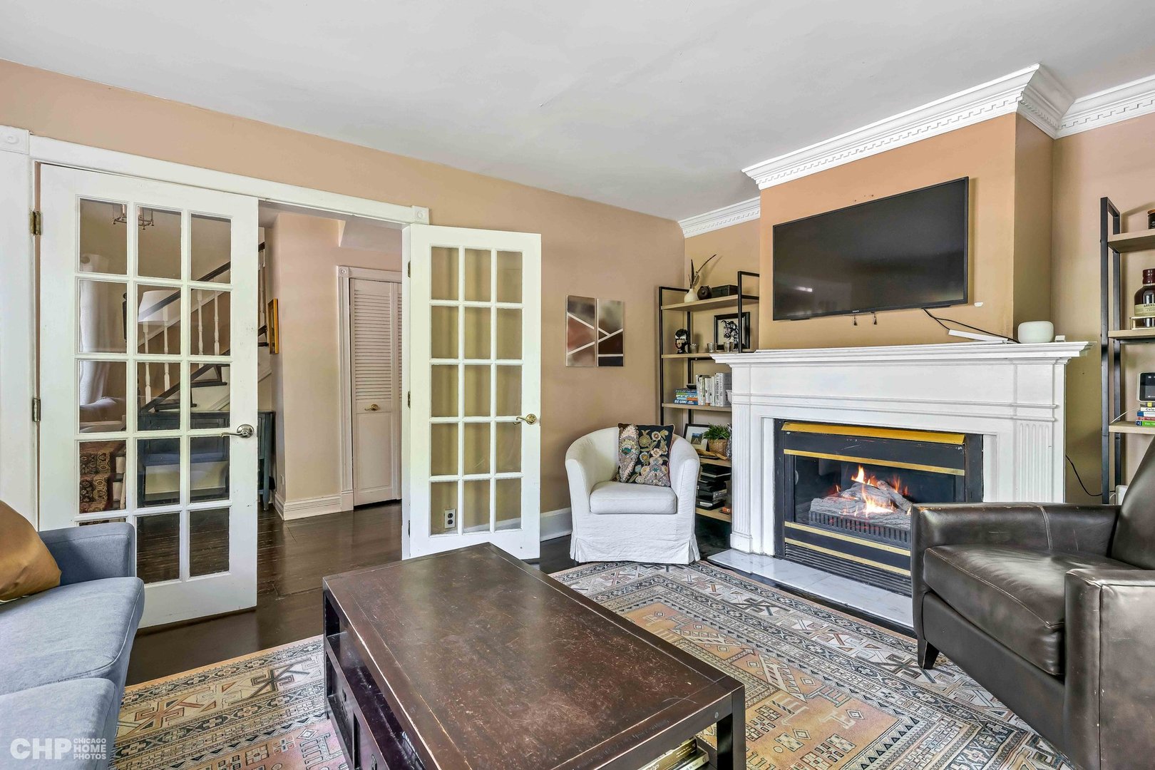 936 Spruce Street Winnetka, IL 60093 - Photo 6 of 38 a living room with furniture fireplace and flat screen tv