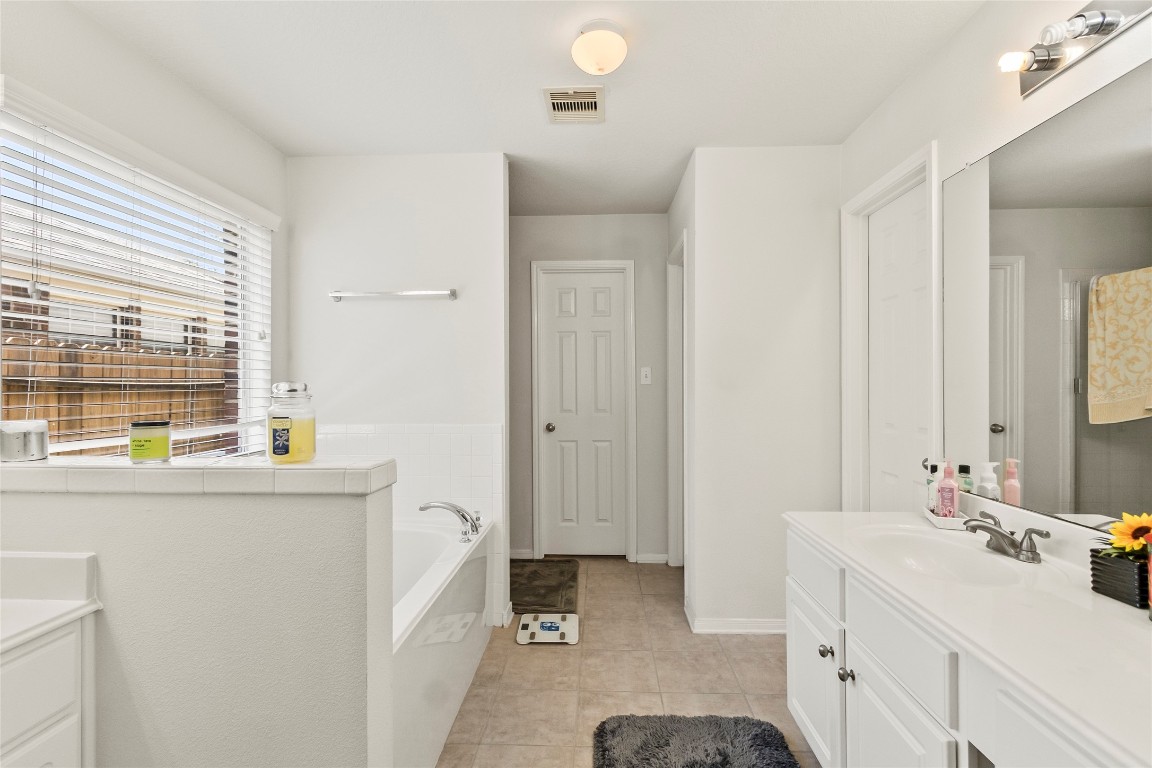 427 Pinewood Ridge Drive Spring, TX 77386 - Photo 14 of 25