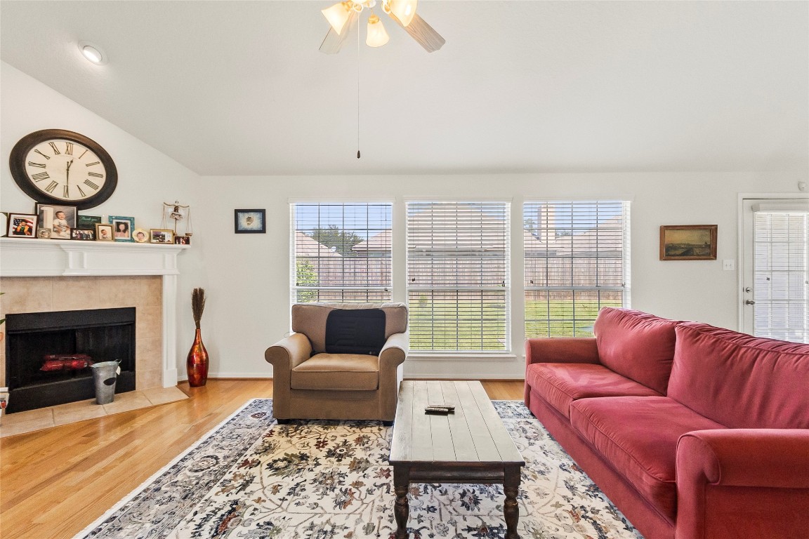 427 Pinewood Ridge Drive Spring, TX 77386 - Photo 5 of 25