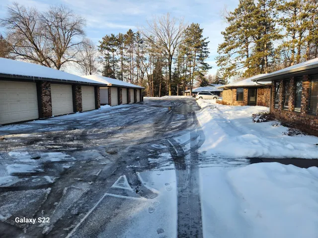 $184,900 | 30123 Olinda Trail, Unit 3, Lindstrom, MN 55045