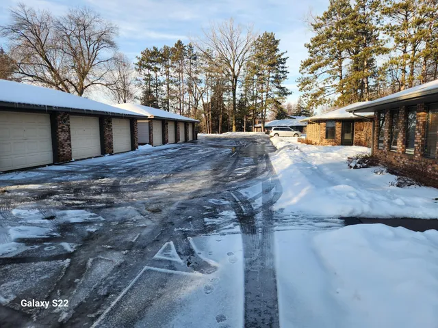 $189,900 | 30123 Olinda Trail, Unit 3, Lindstrom, MN 55045