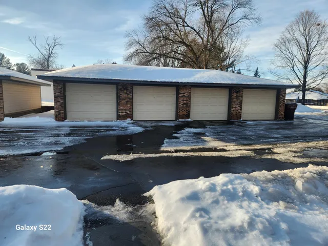 $189,900 | 30123 Olinda Trail, Unit 3, Lindstrom, MN 55045