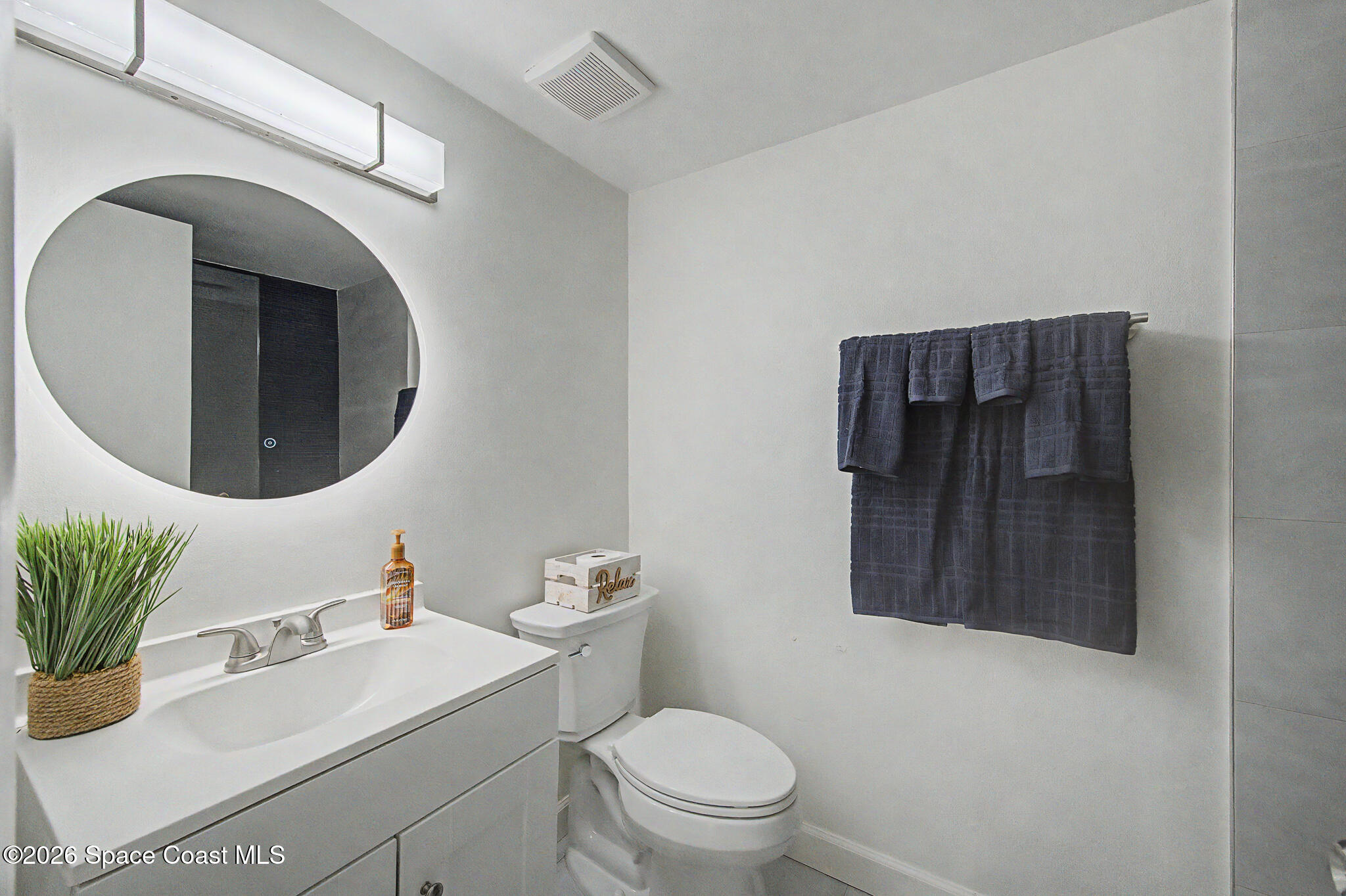 1641 Sunny Brook Lane, Unit C104 Palm Bay, FL 32905 - Photo 18 of 37 Primary Bathroom