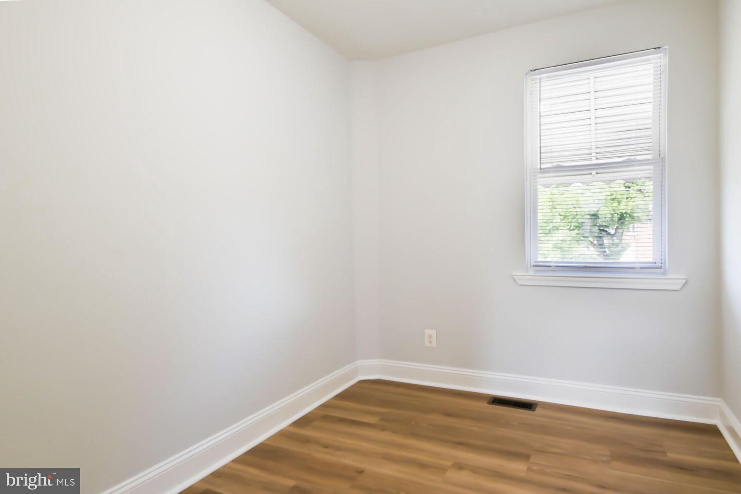 905 Kevin Road Baltimore, MD 21229 - Photo 17 of 19 3rd Bedroom