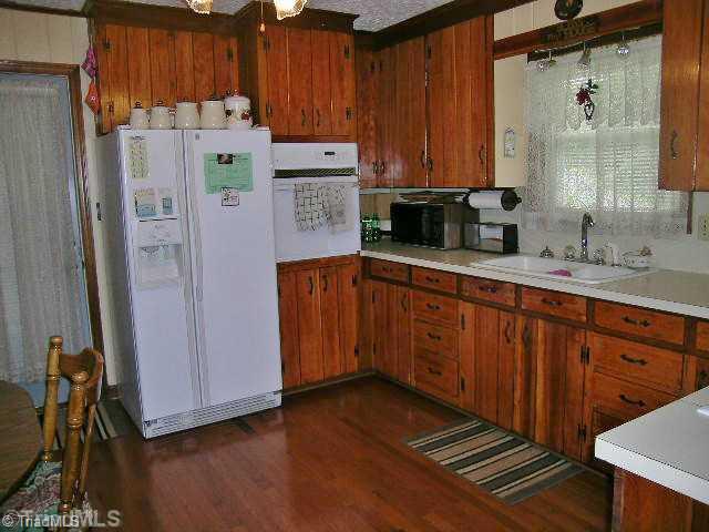 3824 Hastings Road Walkertown, NC 27051 - Photo 4 of 12 Kitchen.