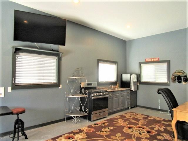 2584 Princess Pond Road Summerton, SC 29148 - Photo 27 of 31 Guest Suite with Kitchenette