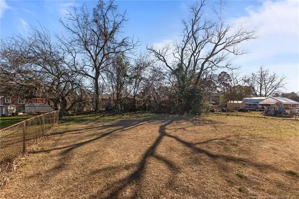 a view of yard with trees
