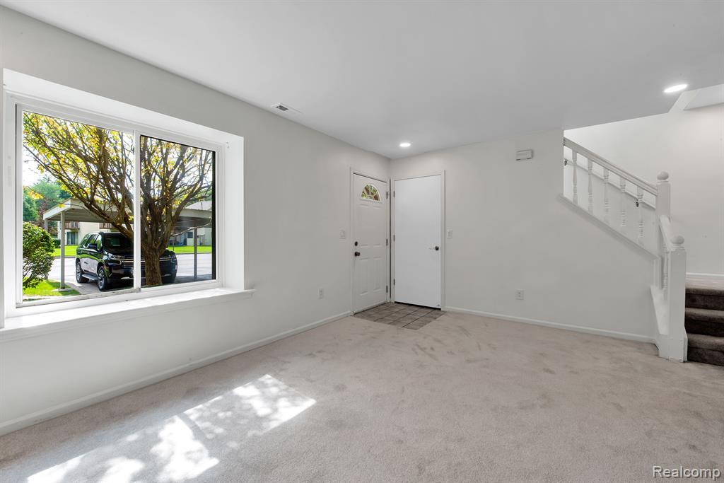1630 River View Drive Rochester Hills, MI 48307 - Photo 7 of 23