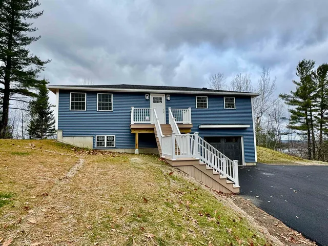 $389,500 | 122 Raymond Avenue, Newport, VT 05855