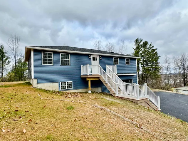 $389,500 | 122 Raymond Avenue, Newport, VT 05855