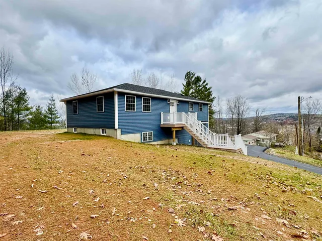 $389,500 | 122 Raymond Avenue, Newport, VT 05855