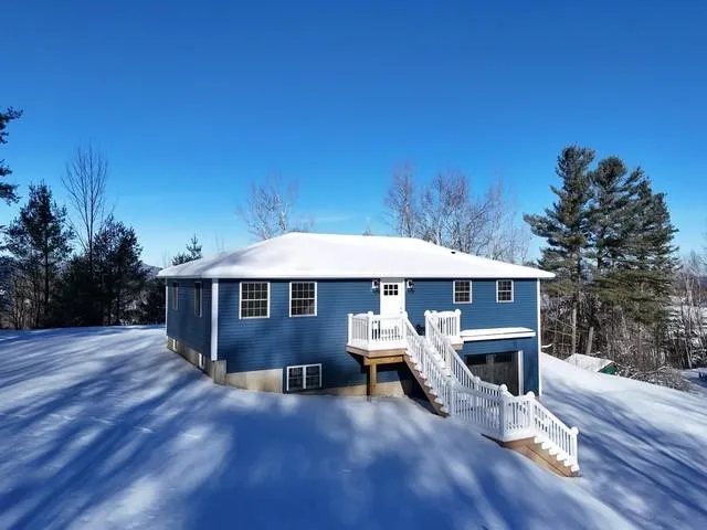 $389,500 | 122 Raymond Avenue, Newport, VT 05855