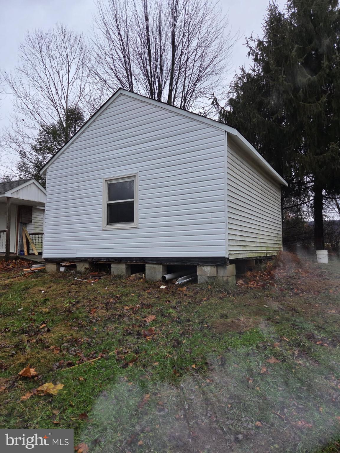 8012 Appleby Road Harrisburg, PA 17112 - Photo 30 of 32 a backyard of a house