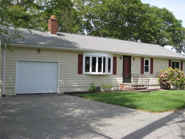 29 Reynolds Road Wakefield, MA 01880 - Photo 2 of 17 Gallery Image 2