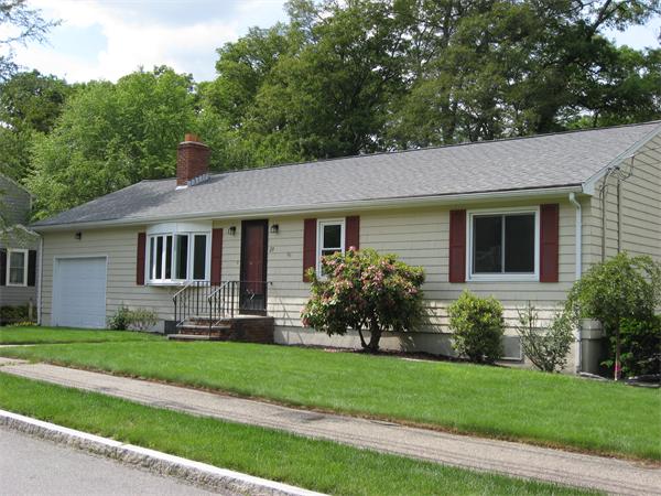 29 Reynolds Road Wakefield, MA 01880 - Photo 3 of 17 Gallery Image 3