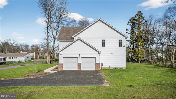 $1,049,000 | 2 Fortuna Drive, Lansdale, PA 19446