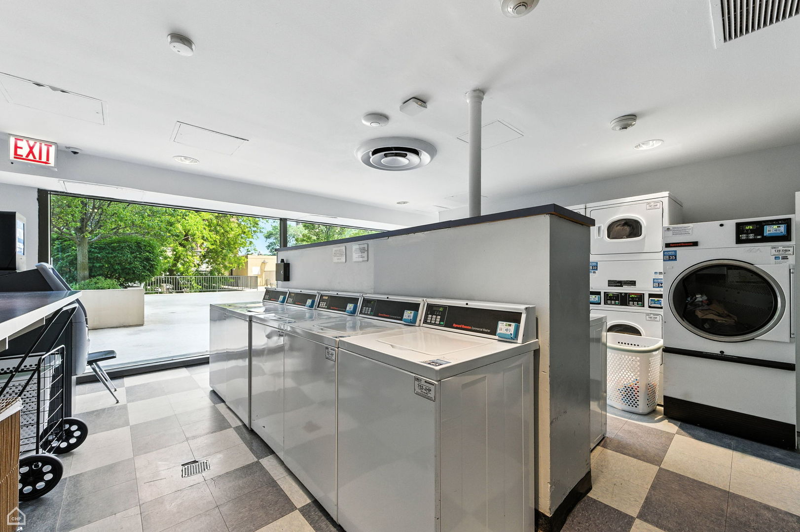 4343 North Clarendon Avenue, Unit 2317 Chicago, IL 60613 - Photo 18 of 20