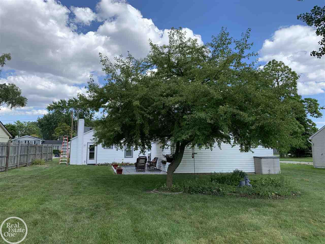 1881 Milverton Road Troy, MI 48083 - Photo 12 of 22 LANDSCAPING