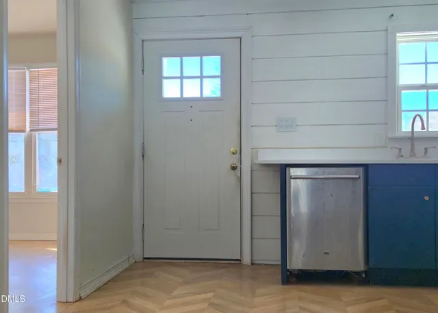 a view of empty room with window