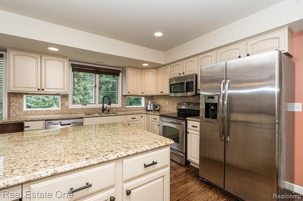 763 Birch Tree Lane Rochester Hills, MI 48306 - Photo 11 of 44