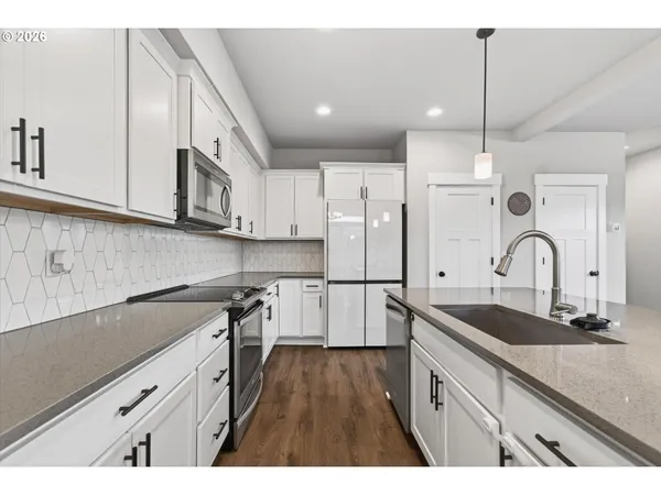 $699,000 | 297 Northeast Regan Hill Loop, Estacada, OR 97023