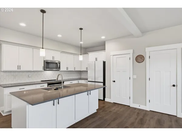 $699,000 | 297 Northeast Regan Hill Loop, Estacada, OR 97023